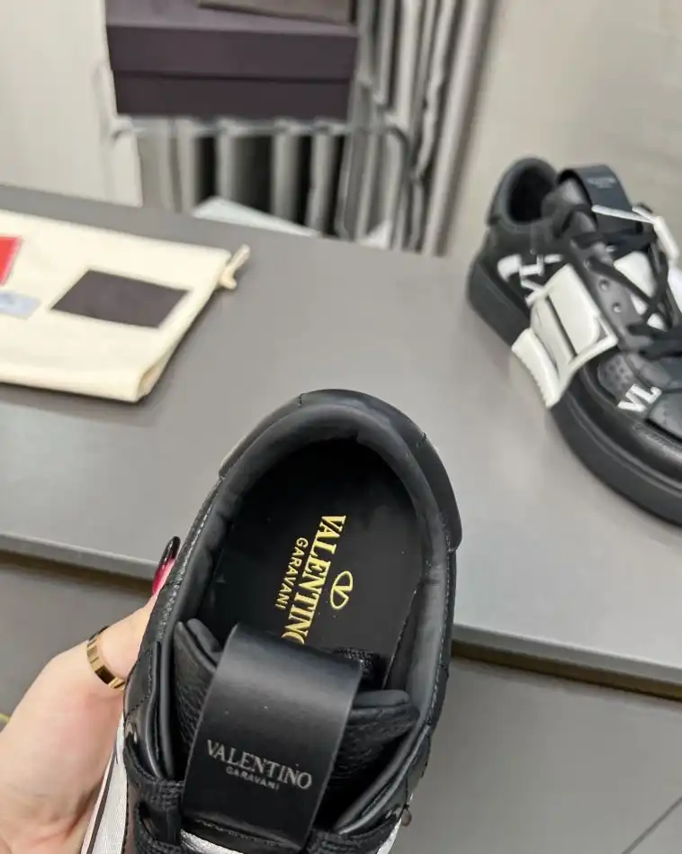 hype Valentino Sneakers