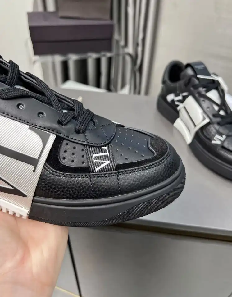 hype Valentino Sneakers