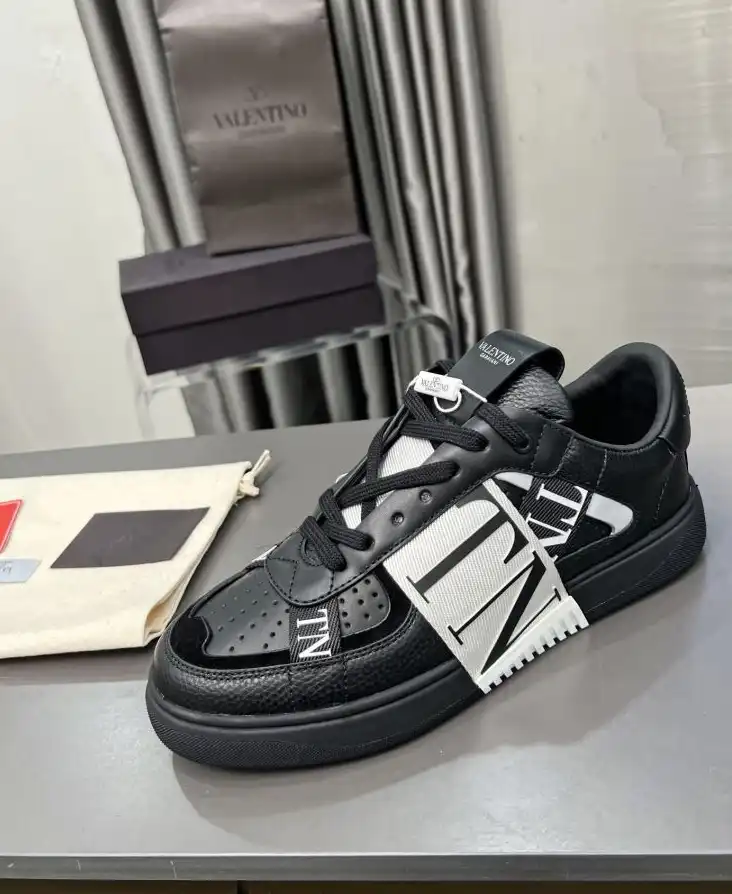 hype Valentino Sneakers