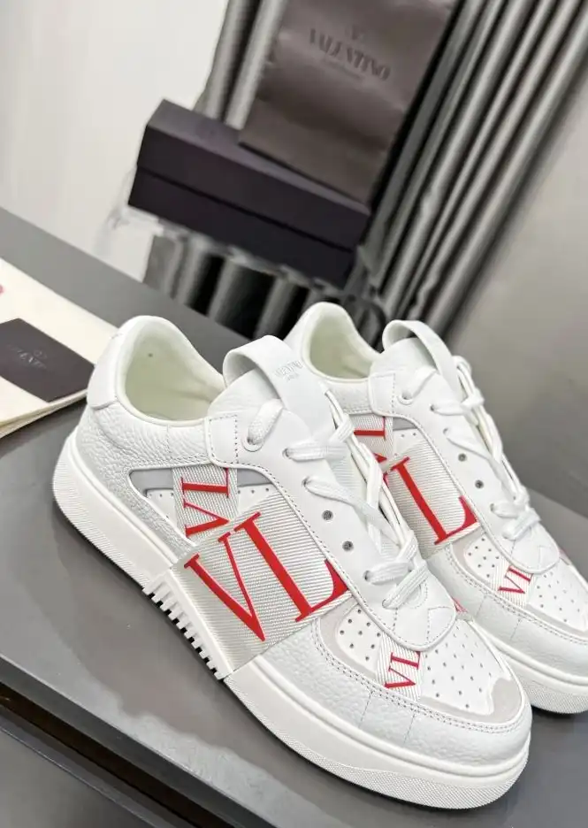 hype Valentino Sneakers