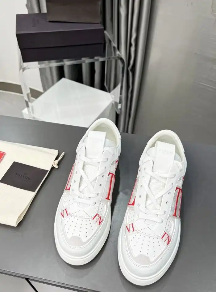 hype Valentino Sneakers