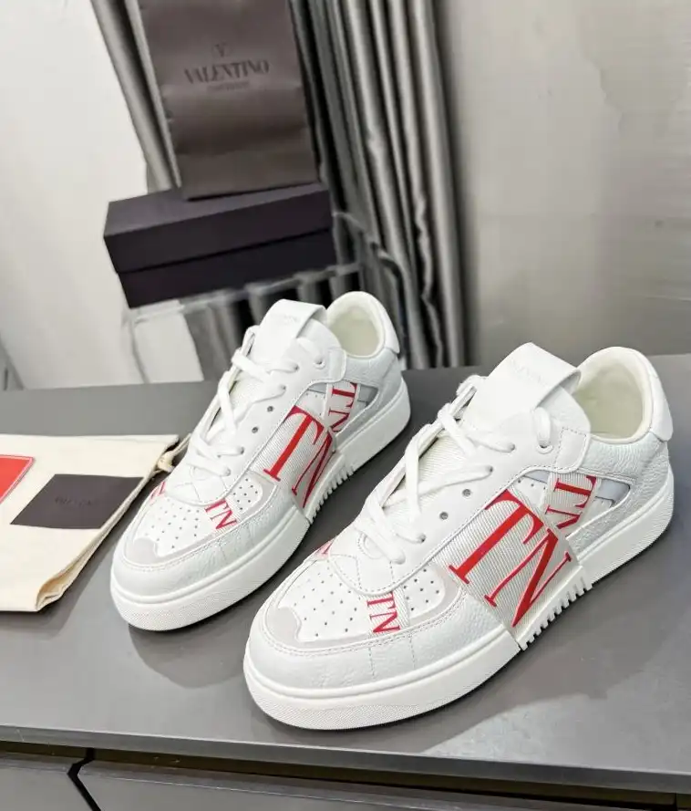 hype Valentino Sneakers