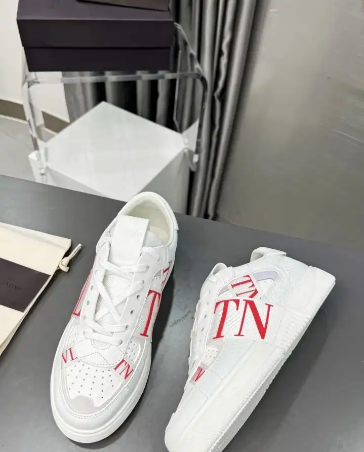 hype Valentino Sneakers