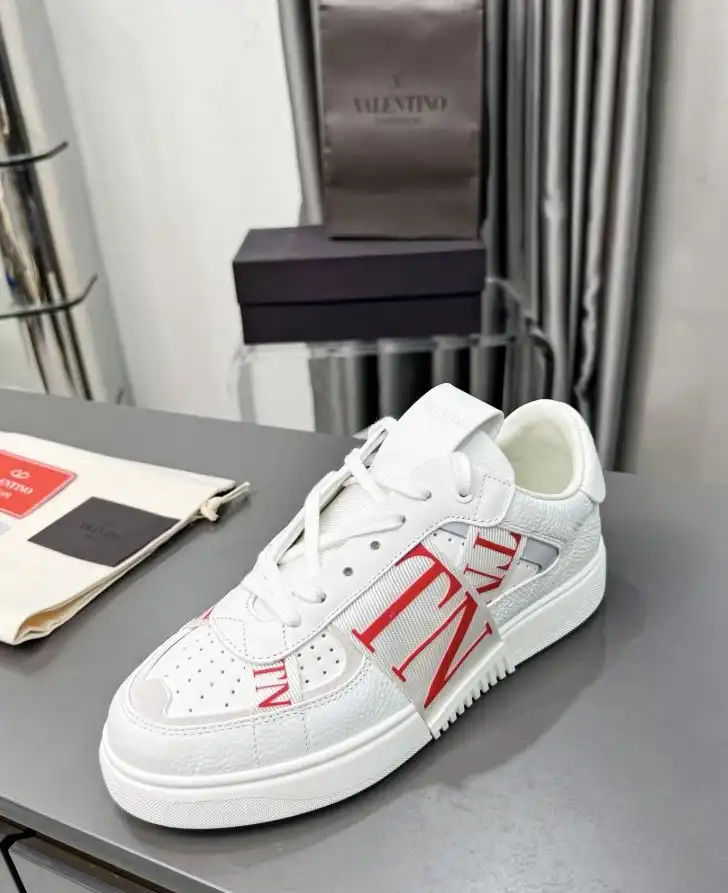 hype Valentino Sneakers