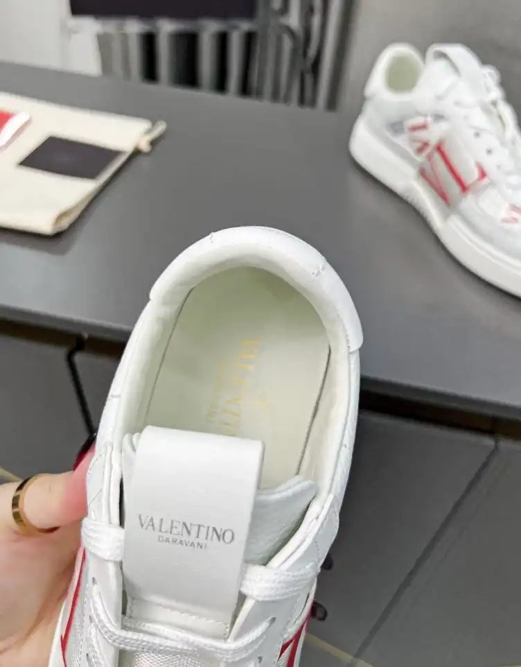 hype Valentino Sneakers