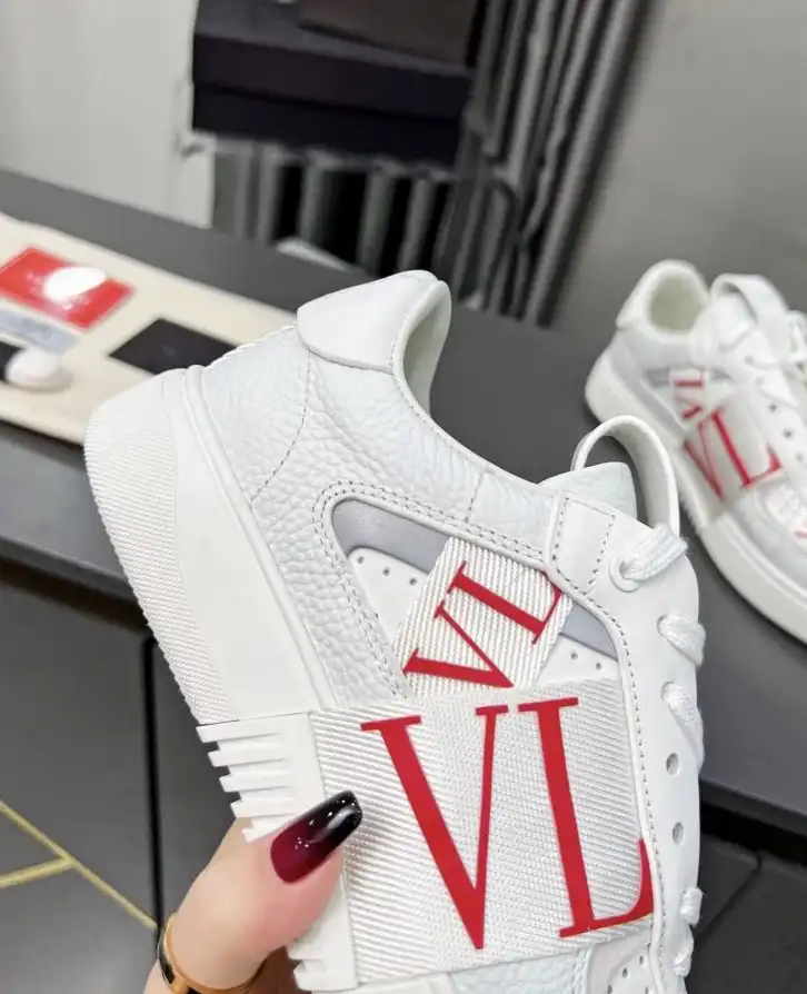 hype Valentino Sneakers