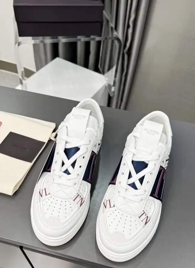 hype Valentino Sneakers