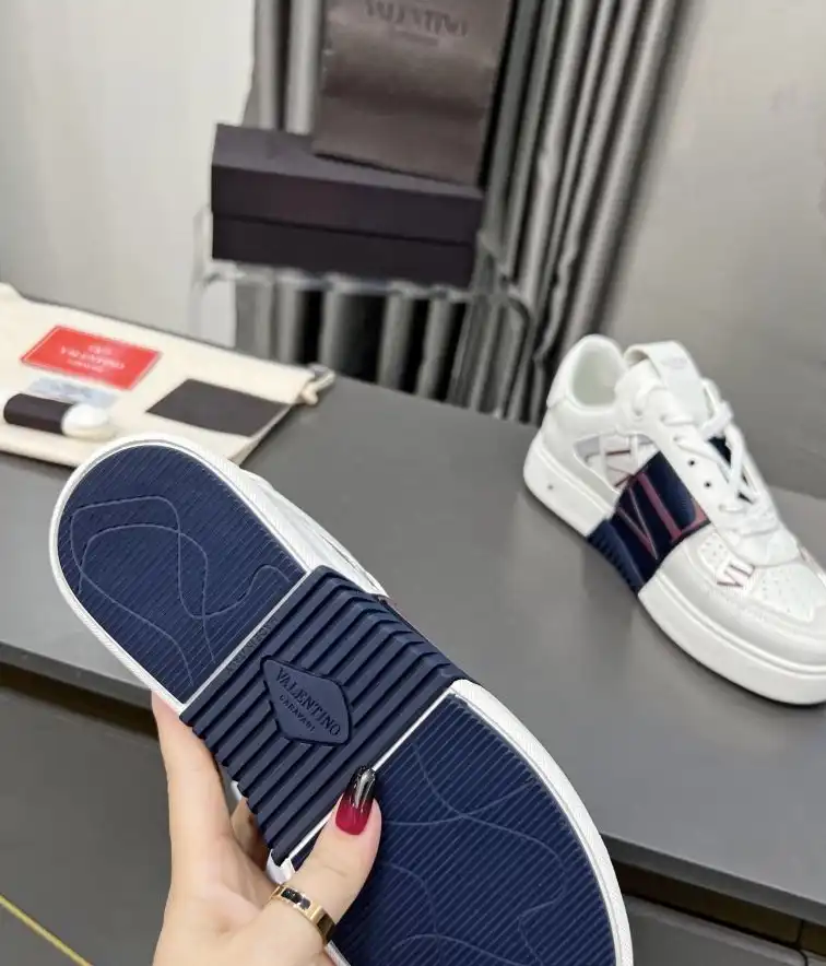 hype Valentino Sneakers