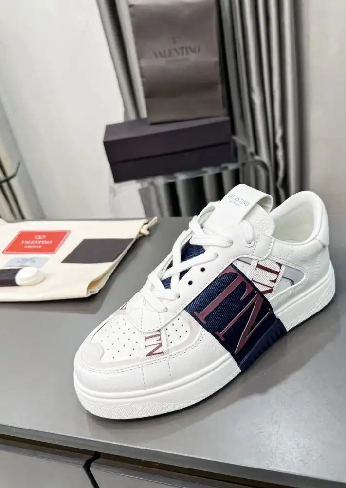 hype Valentino Sneakers