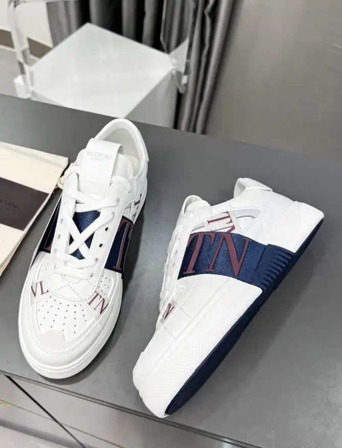 hype Valentino Sneakers