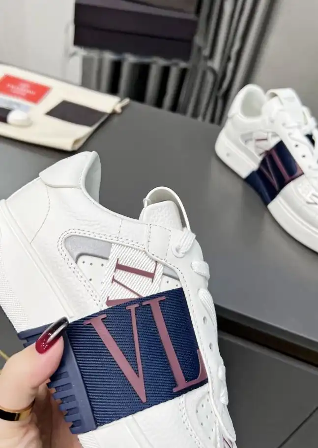 hype Valentino Sneakers