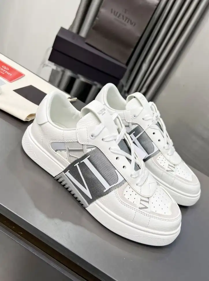 hype Valentino Sneakers