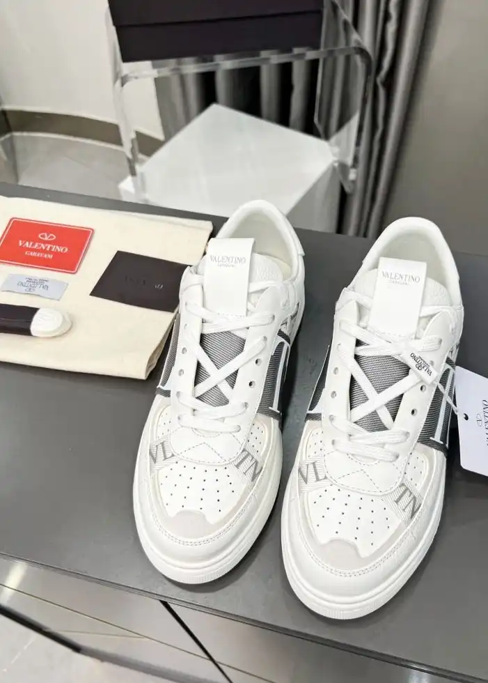 hype Valentino Sneakers