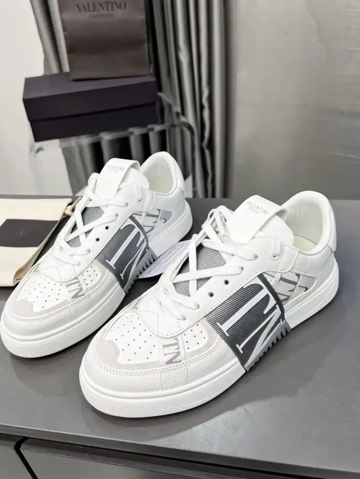 hype Valentino Sneakers