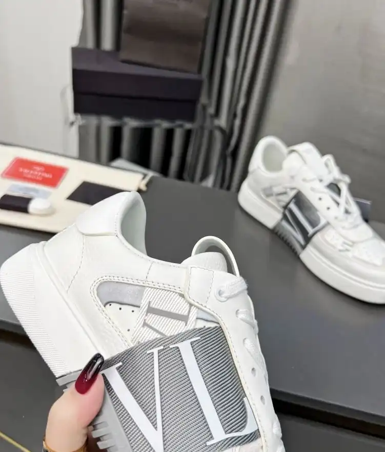 hype Valentino Sneakers