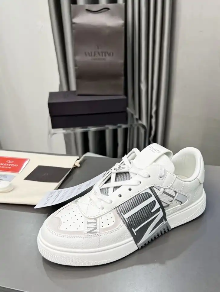 hype Valentino Sneakers