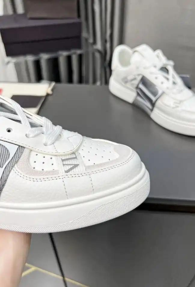 hype Valentino Sneakers