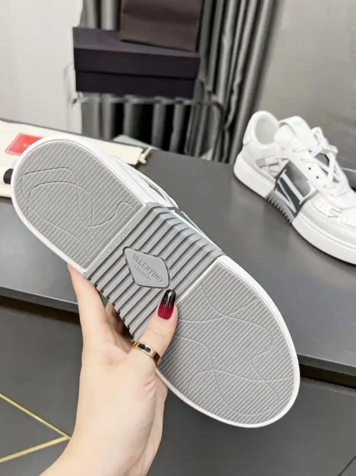 hype Valentino Sneakers