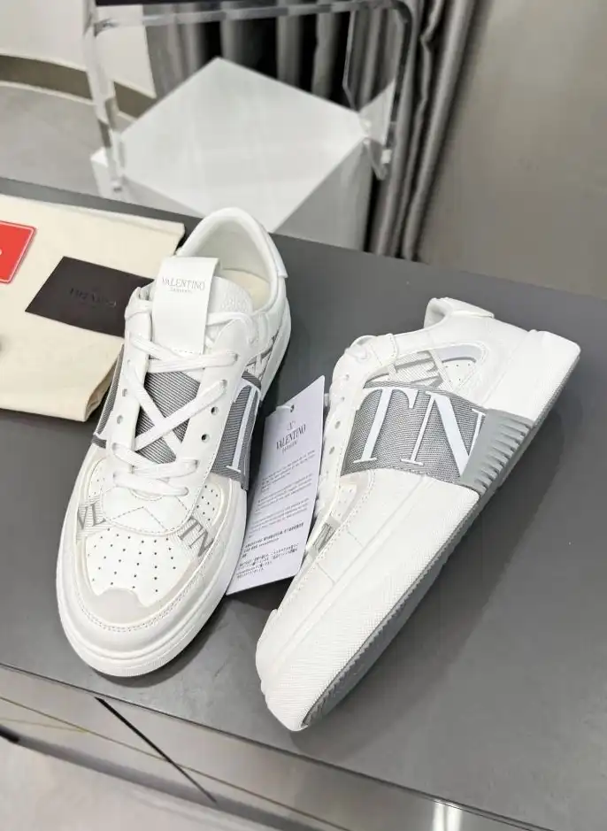 hype Valentino Sneakers