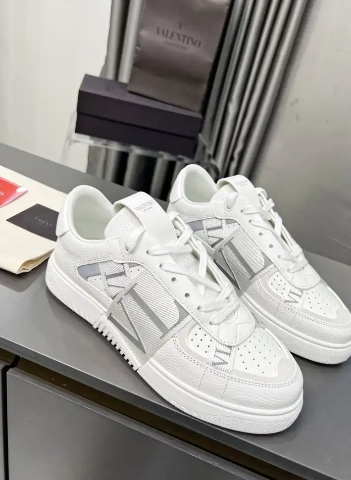 hype Valentino Sneakers