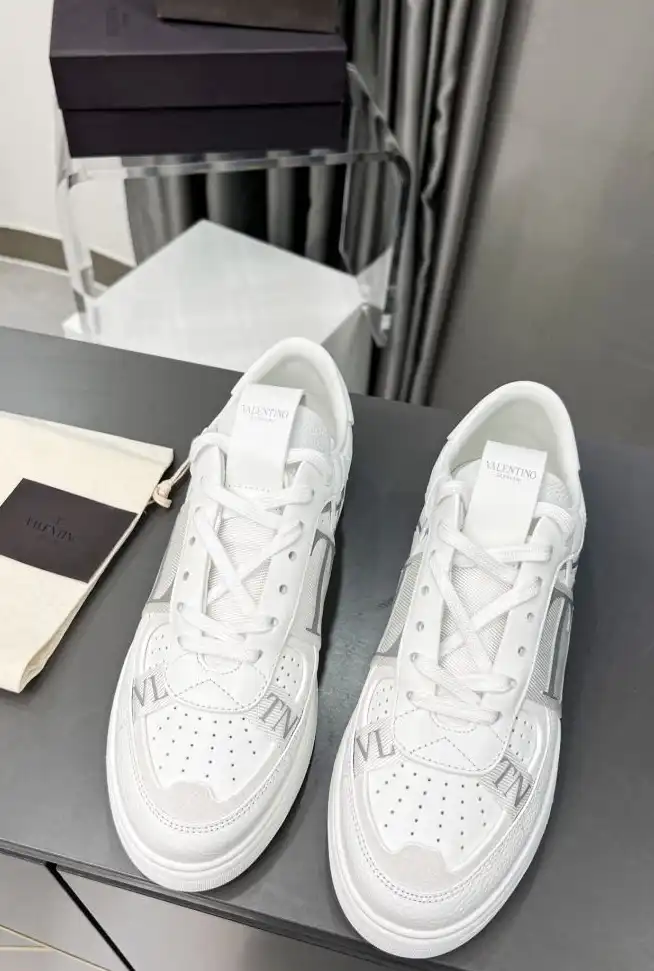 hype Valentino Sneakers