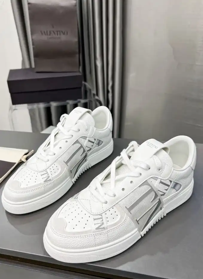 hype Valentino Sneakers