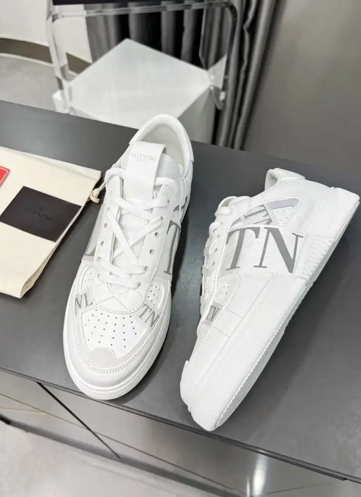 hype Valentino Sneakers