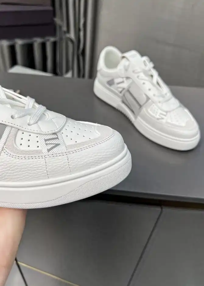 hype Valentino Sneakers