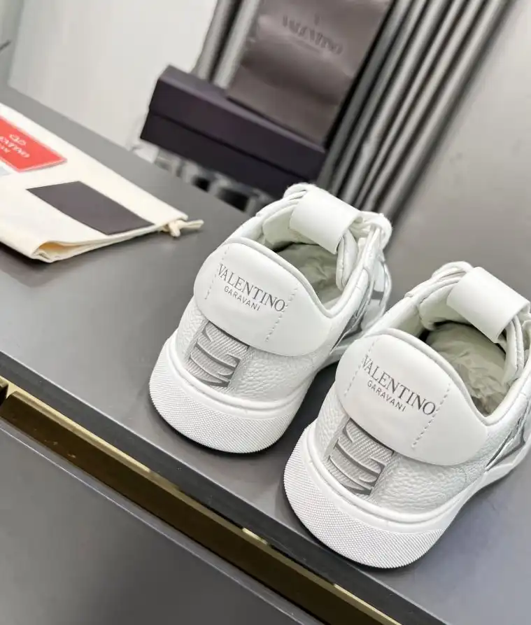 hype Valentino Sneakers