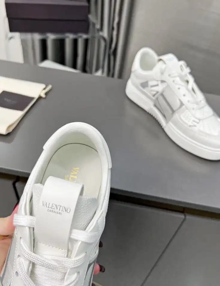 hype Valentino Sneakers