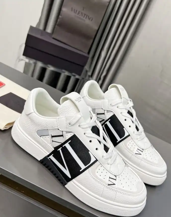 hype Valentino Sneakers