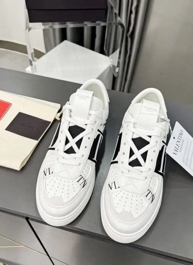 hype Valentino Sneakers