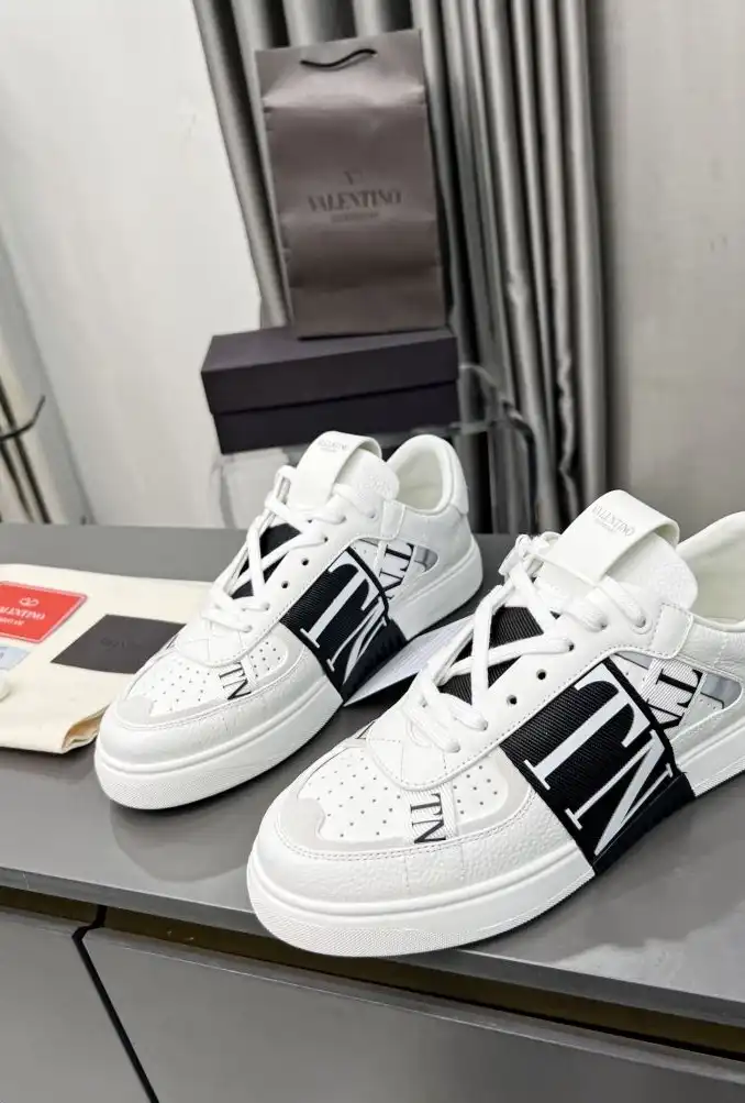 hype Valentino Sneakers