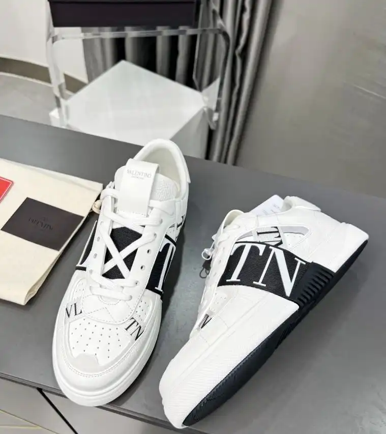 hype Valentino Sneakers