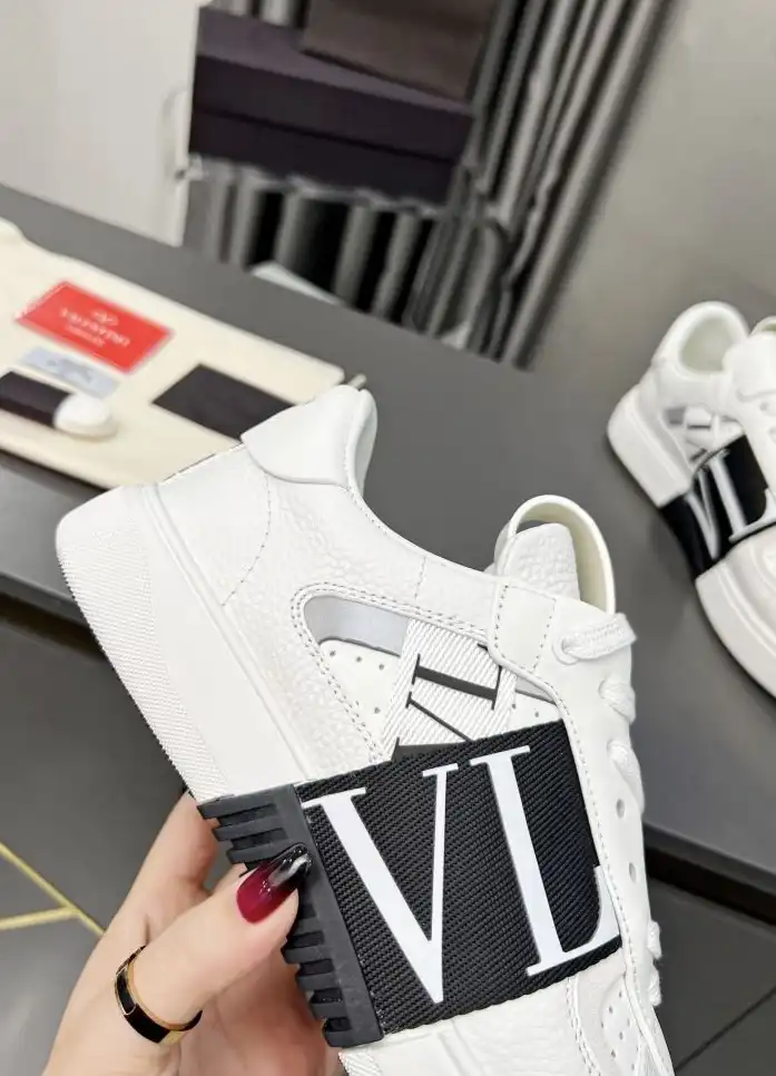 hype Valentino Sneakers