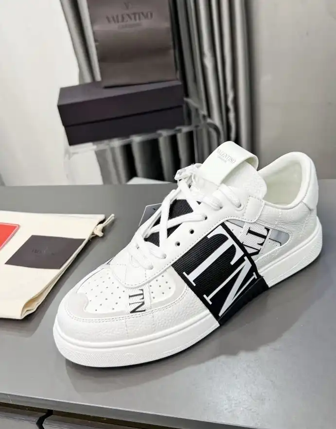 hype Valentino Sneakers