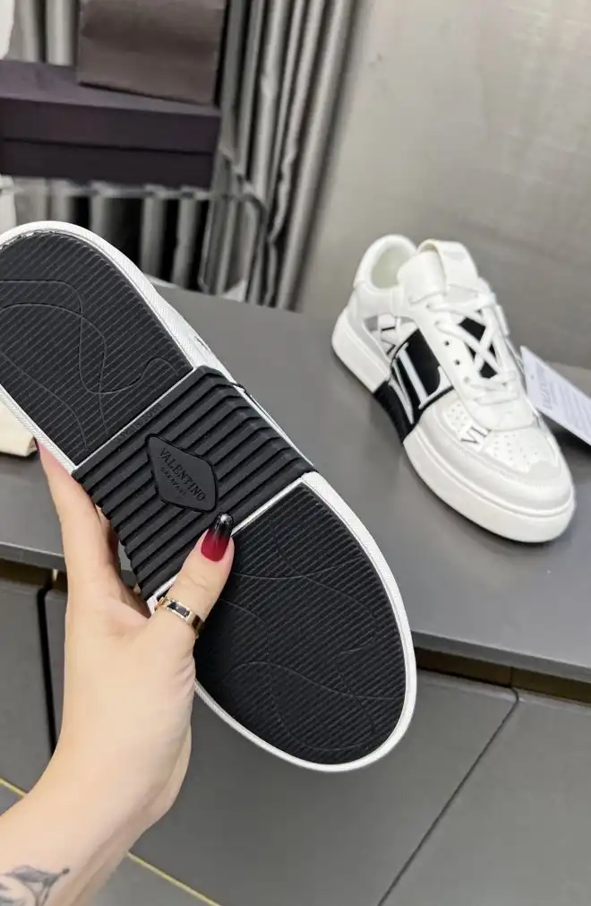 hype Valentino Sneakers