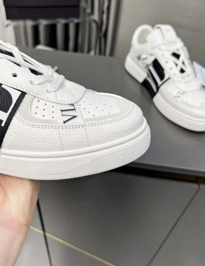 hype Valentino Sneakers