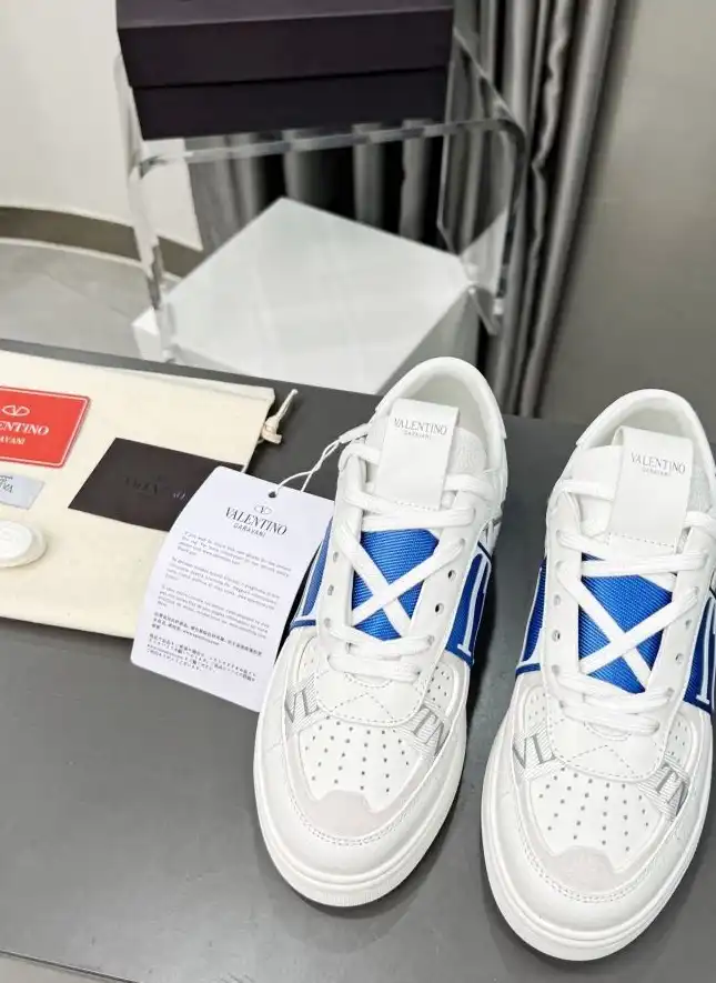 hype Valentino Sneakers