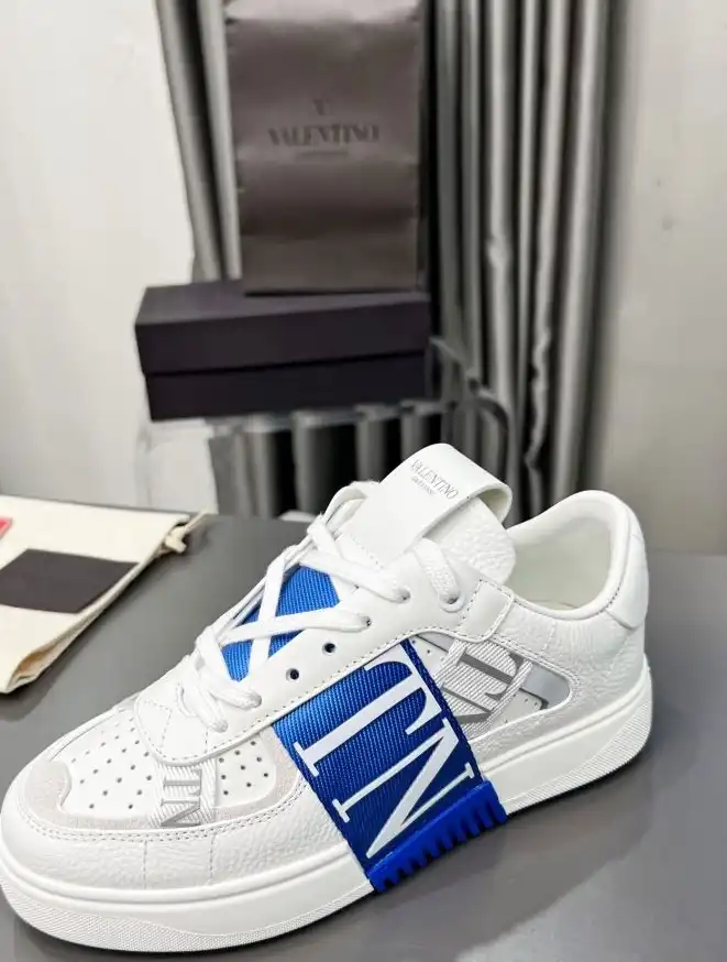 hype Valentino Sneakers