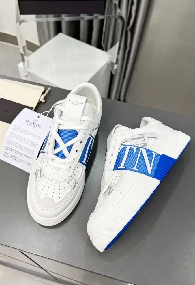 hype Valentino Sneakers