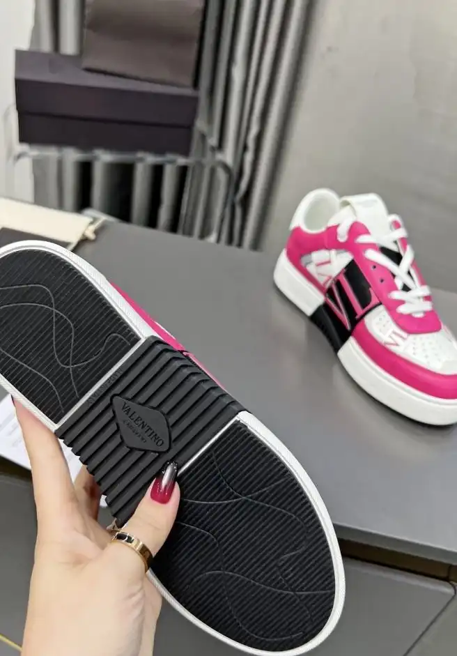 hype Valentino Sneakers