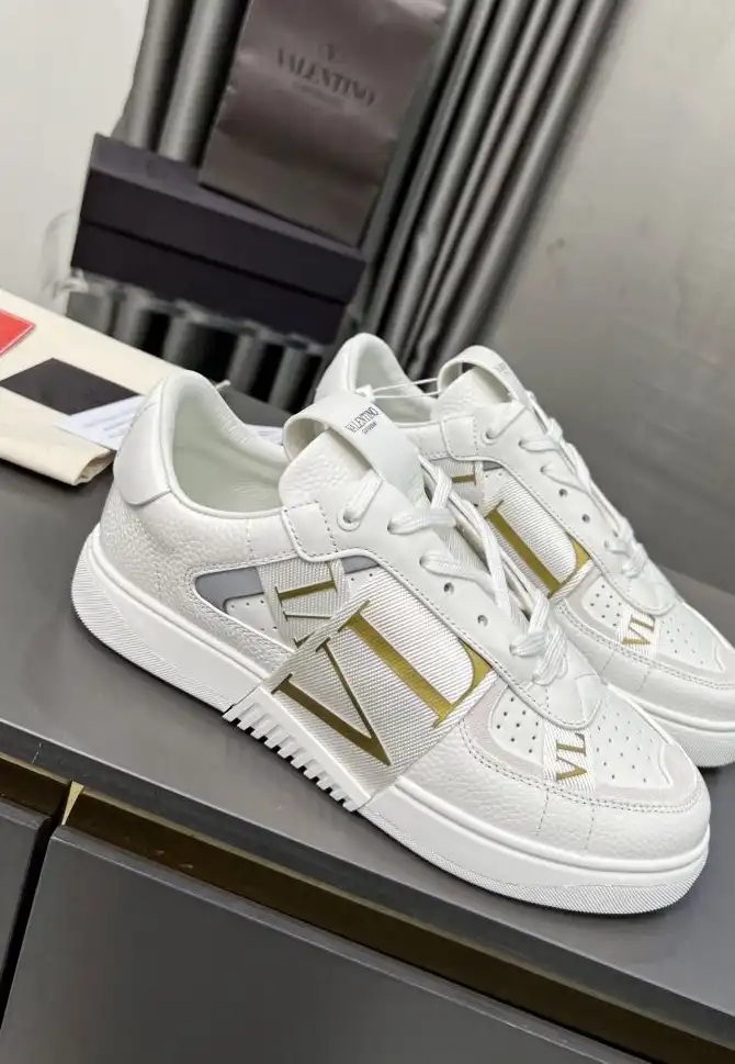 hype Valentino Sneakers