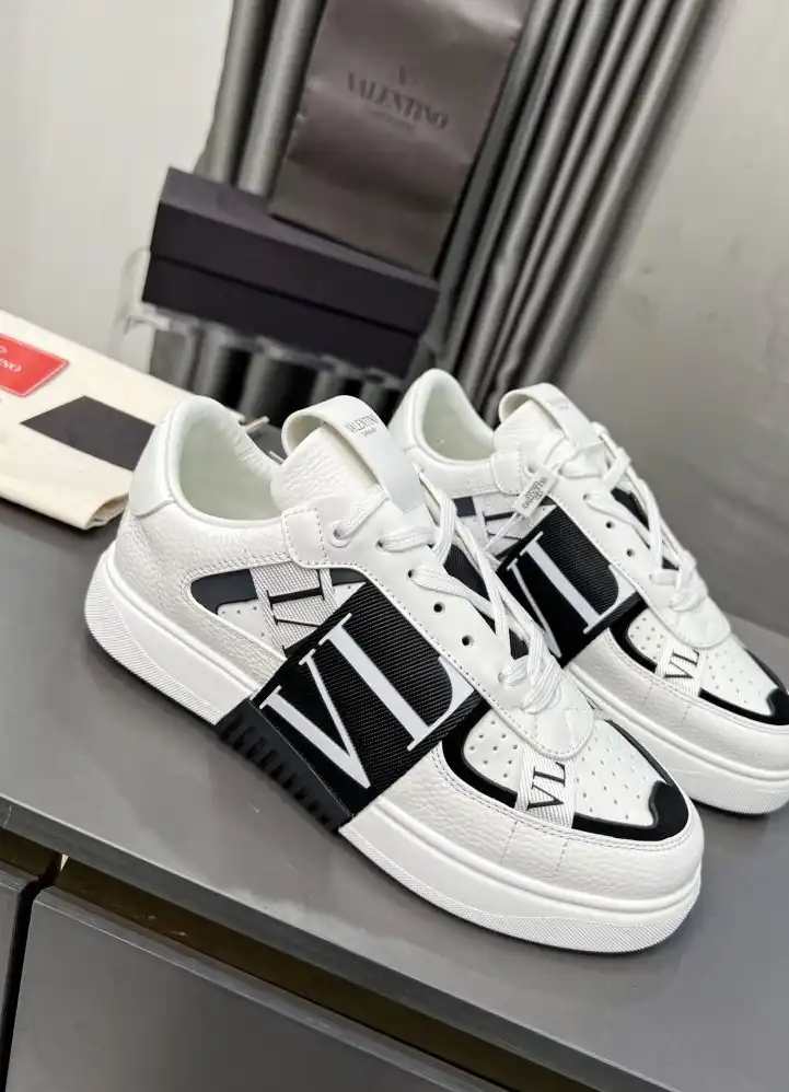 hype Valentino Sneakers