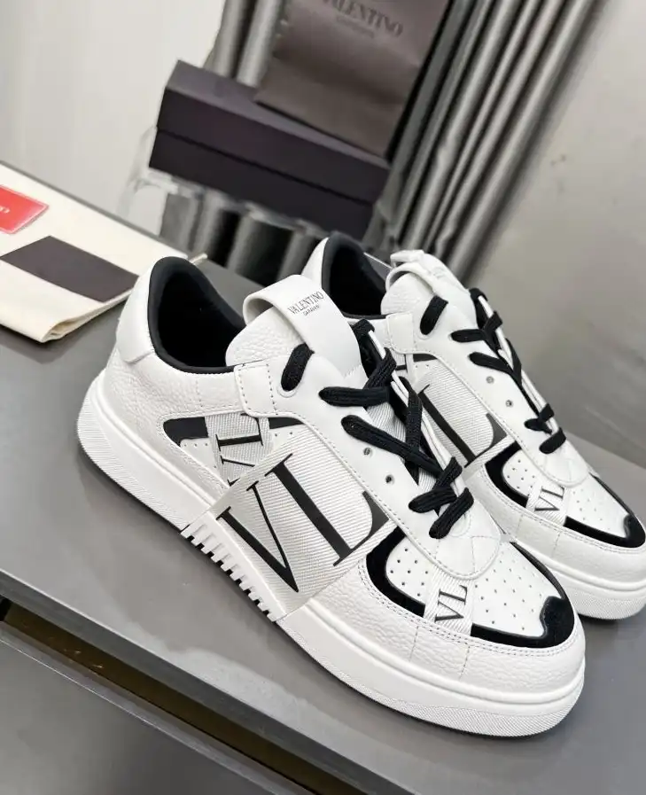 hype Valentino Sneakers