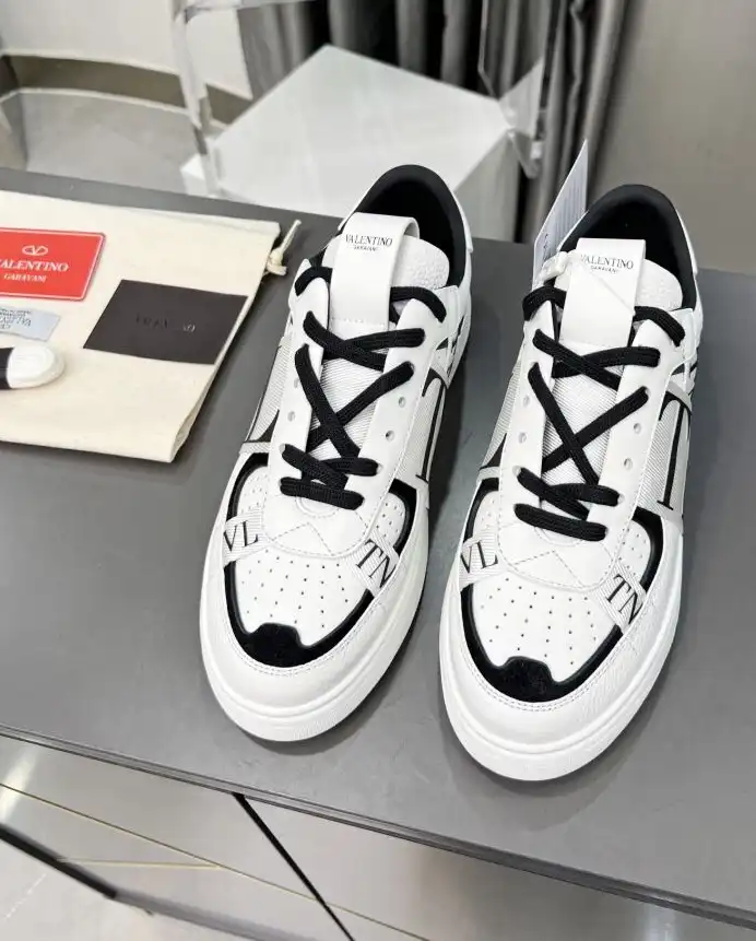 hype Valentino Sneakers