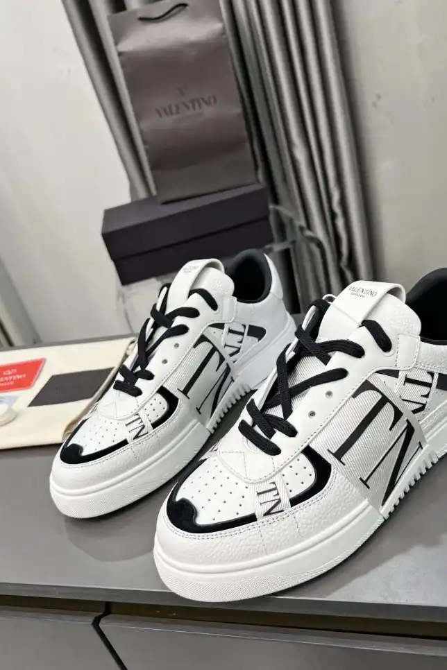 hype Valentino Sneakers