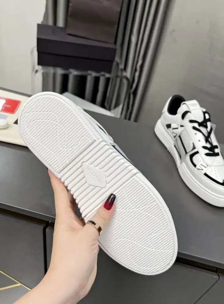 hype Valentino Sneakers