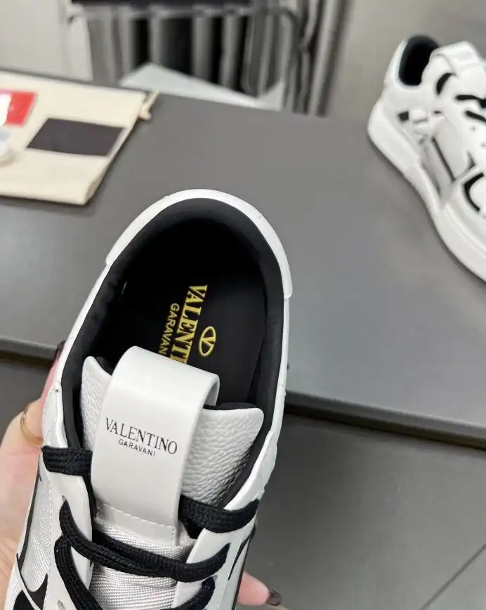 hype Valentino Sneakers