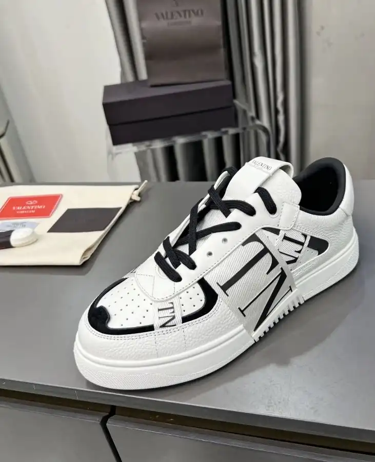 hype Valentino Sneakers